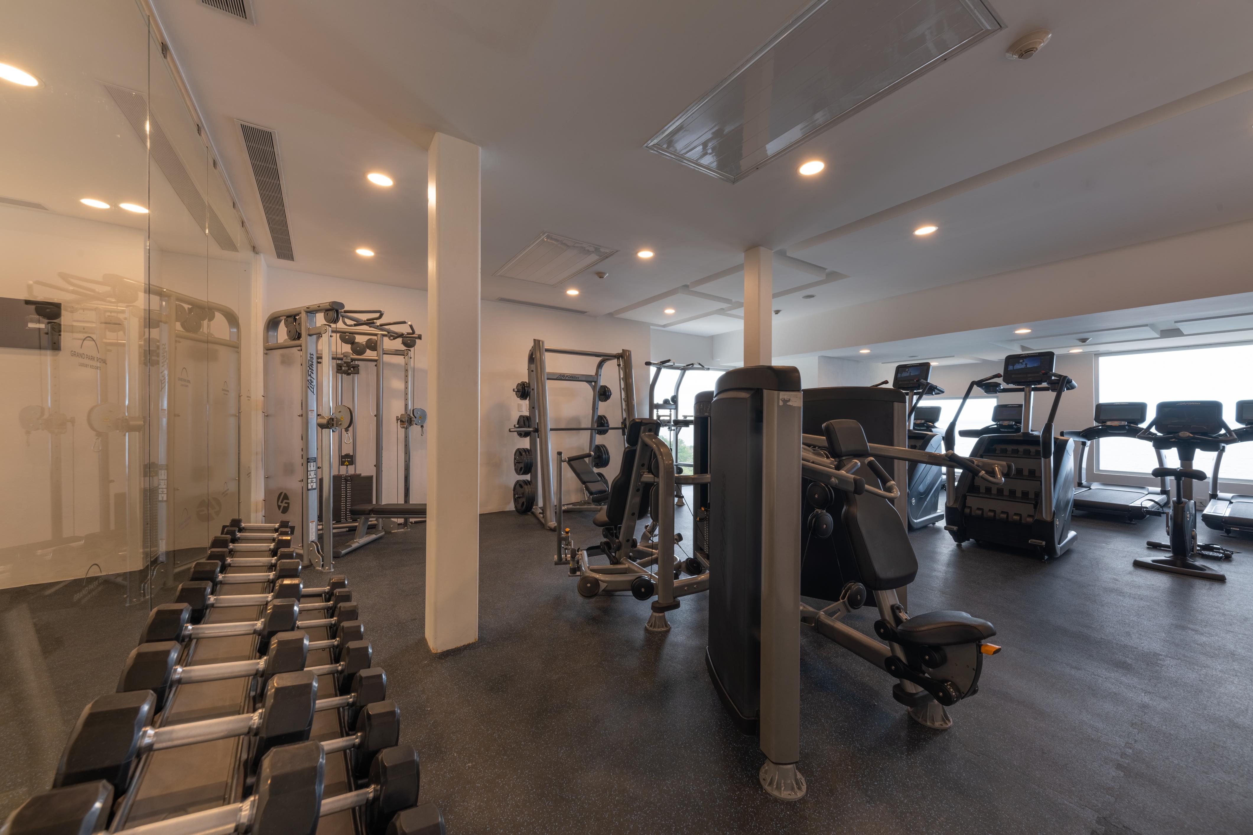 Grand Park Royal Puerto Vallarta Exterior foto The gym at the hotel