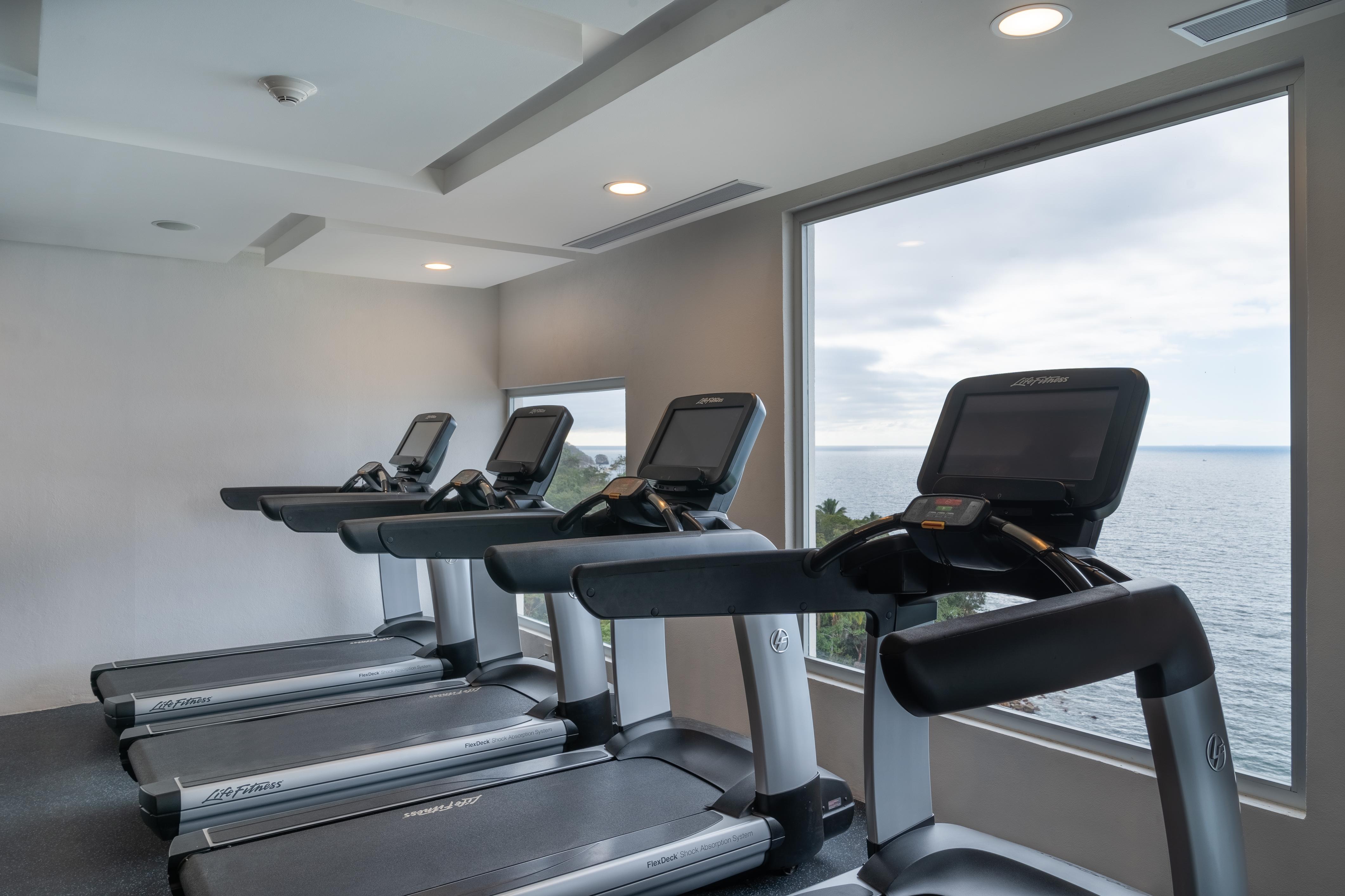 Grand Park Royal Puerto Vallarta Exterior foto The gym at the hotel