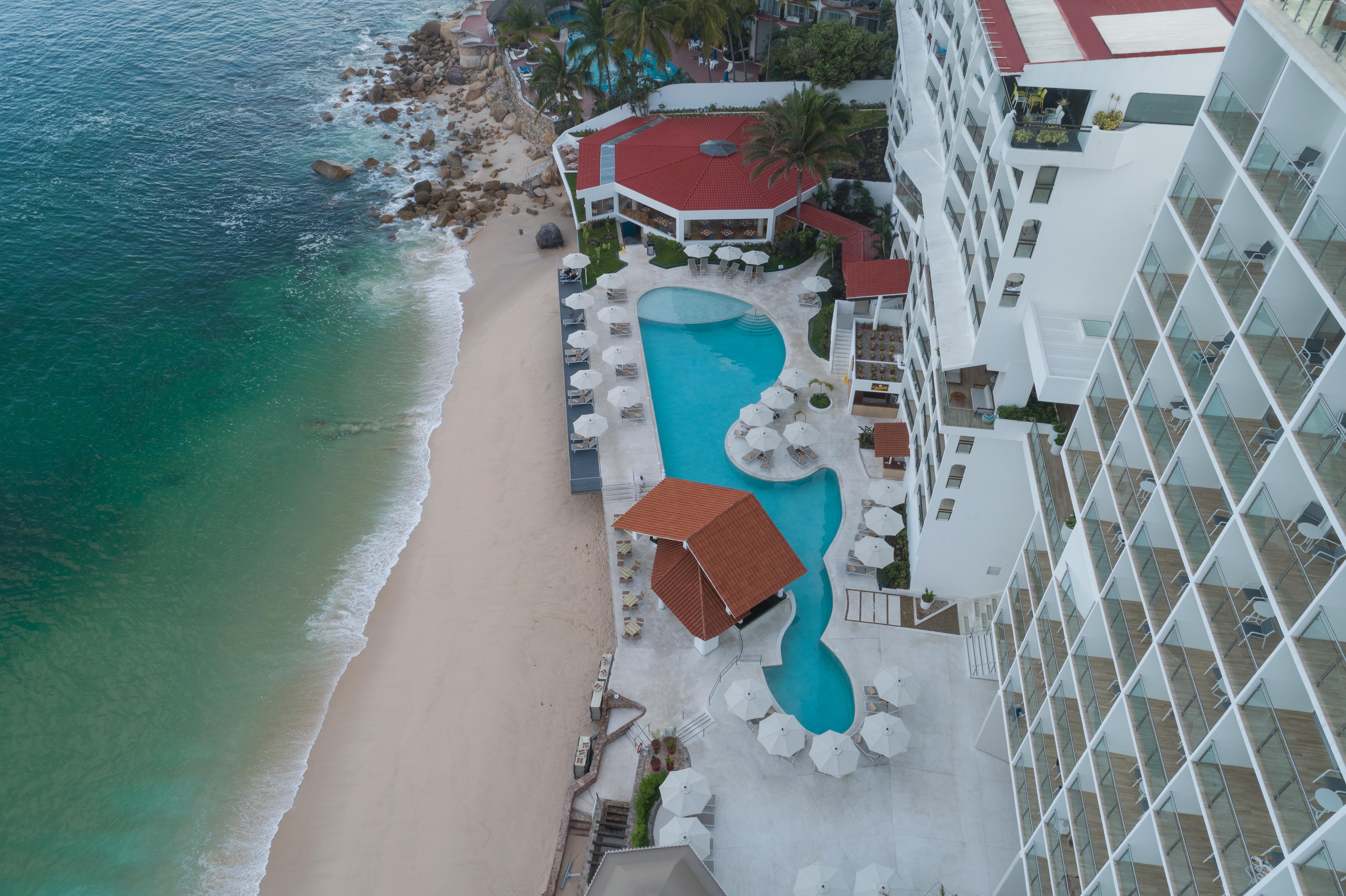 Grand Park Royal Puerto Vallarta Exterior foto Aerial view of the pool at the Grand Hotel