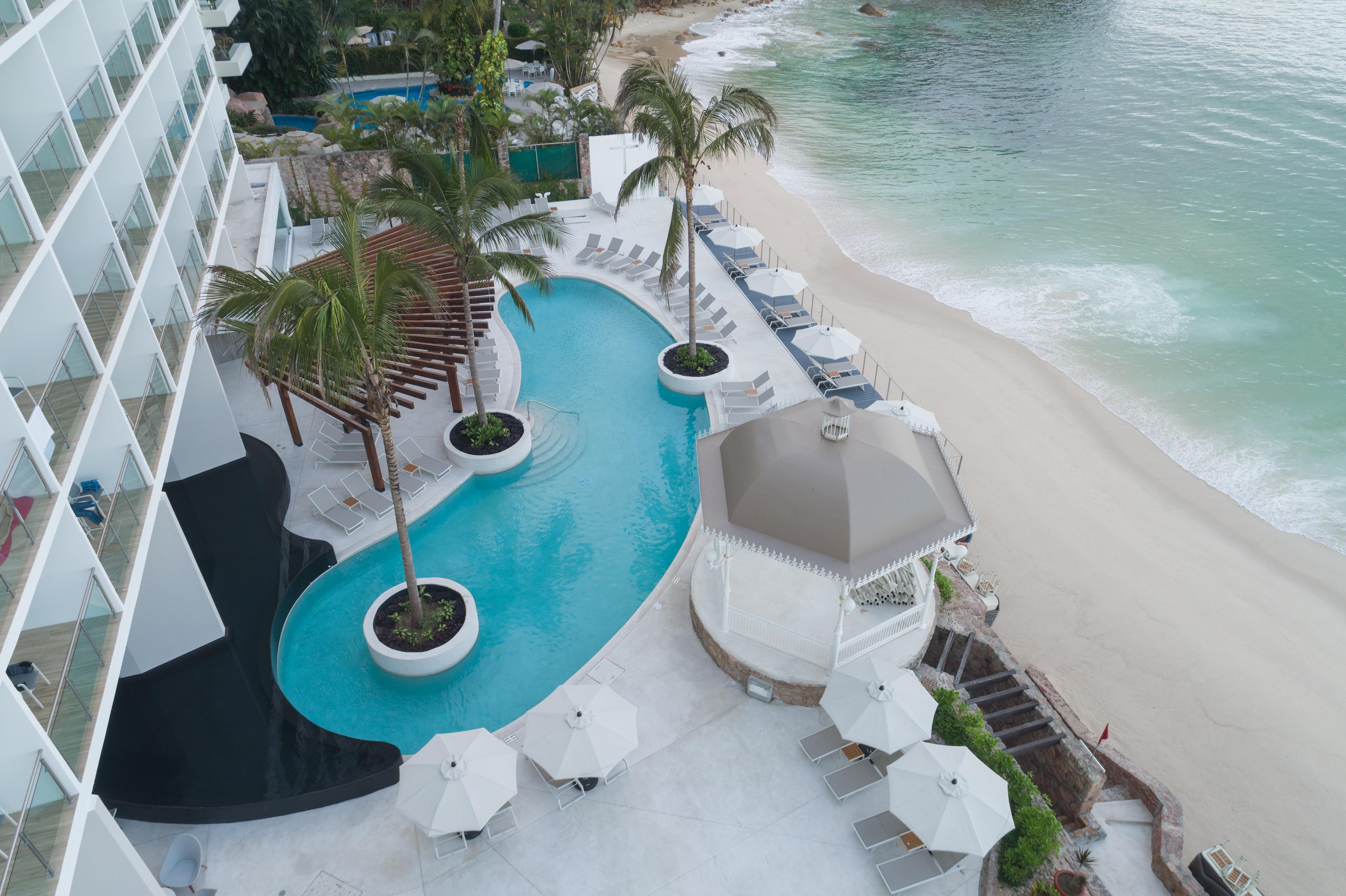Grand Park Royal Puerto Vallarta Exterior foto Aerial view of the beach at the Grand Palladium White Sand Resort & Spa